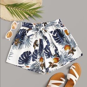 Tropical print knot front shorts